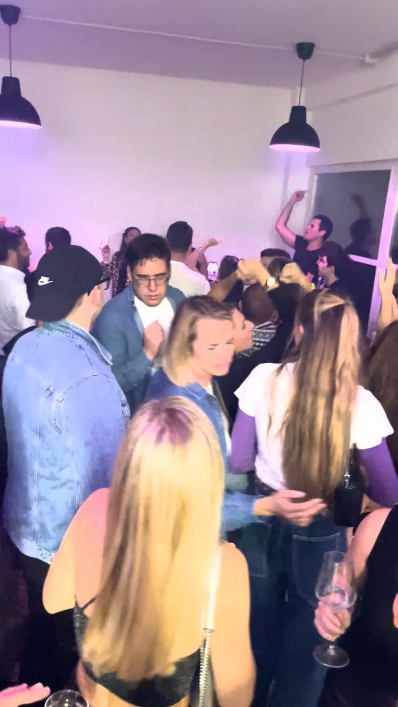 Pista da ballo animata durante una festa privata