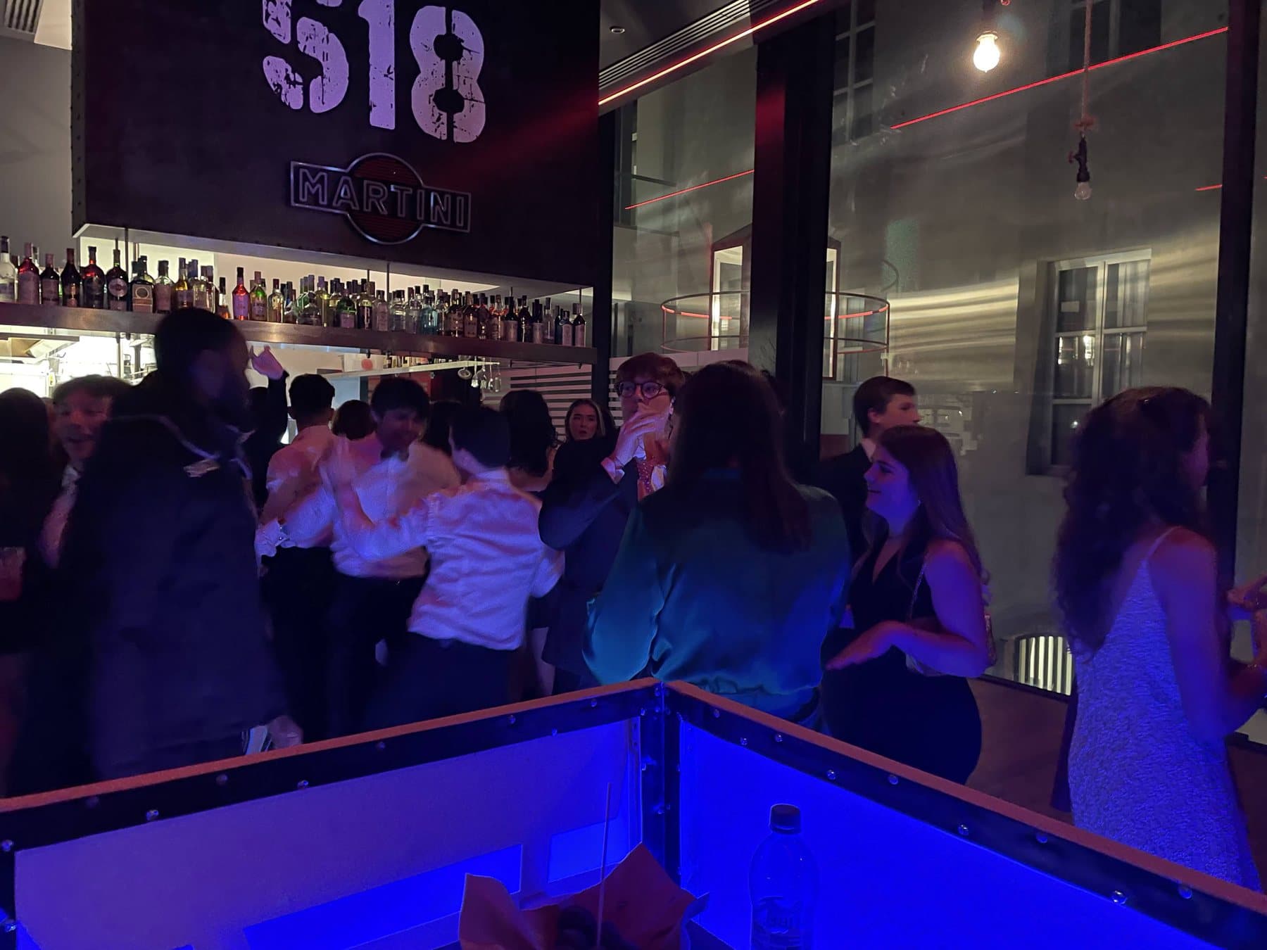 Festa in discoteca con la pista animata